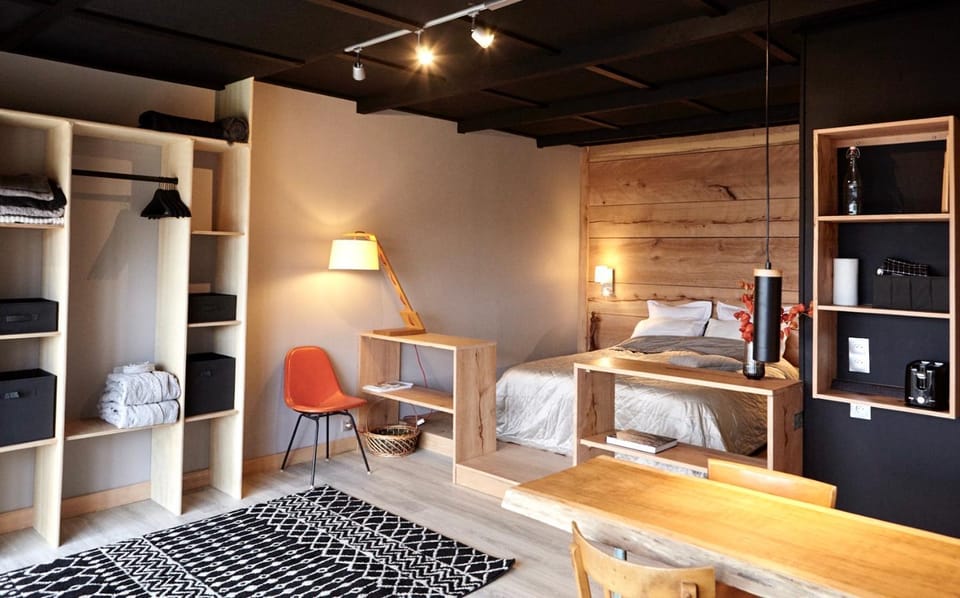 Bed, Seating area, Bedroom, wardrobe