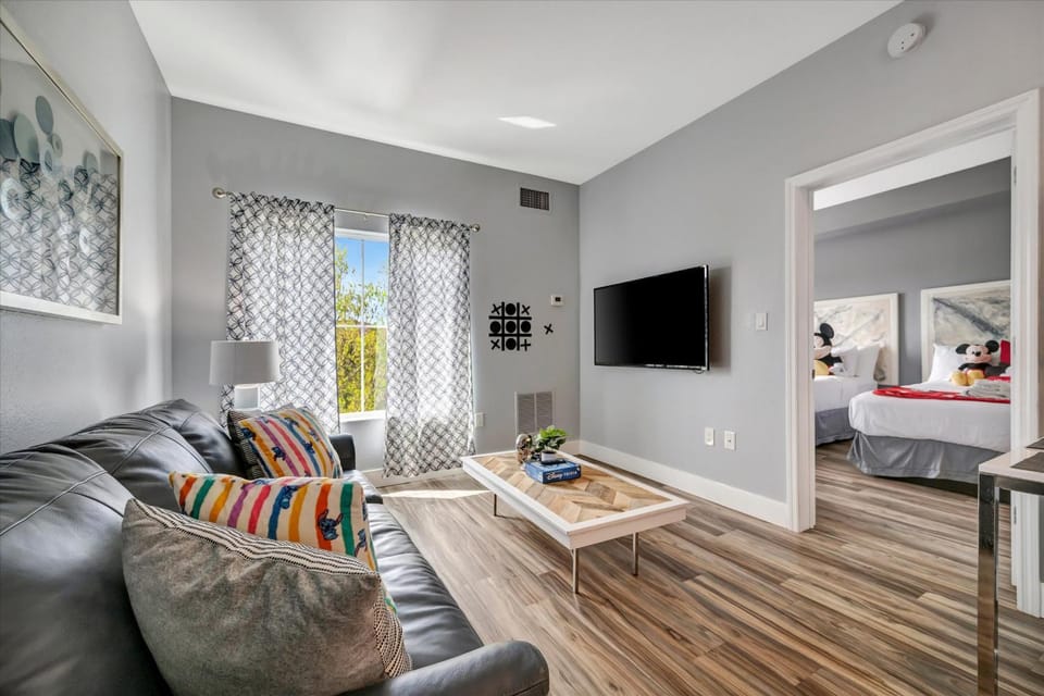 8 mins to Disney NO Resort Fees Free Park Shuttle House in Orlando