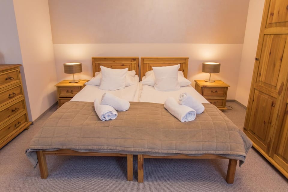 Bed, Photo of the whole room, Decorative detail, Bedroom, towels, wardrobe