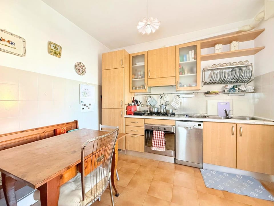 SE221 - Senigallia, ampio appartamento con posto auto Apartment in Senigallia