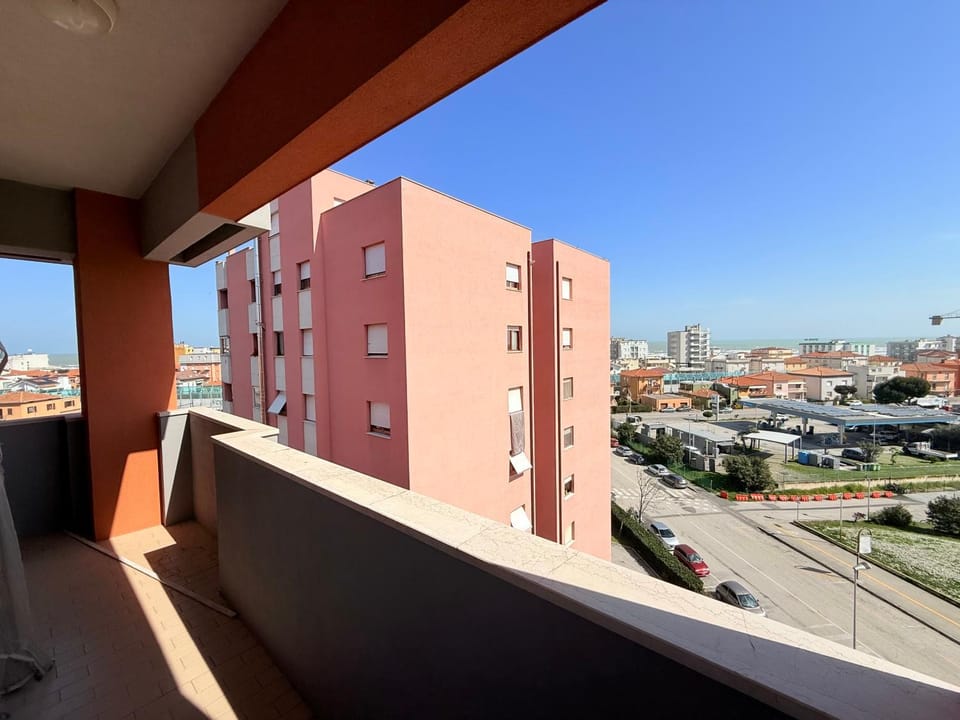 SE221 - Senigallia, ampio appartamento con posto auto Apartment in Senigallia