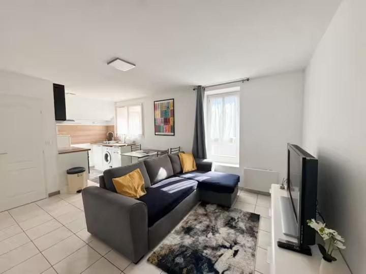 Communal lounge/ TV room, TV and multimedia, Living room