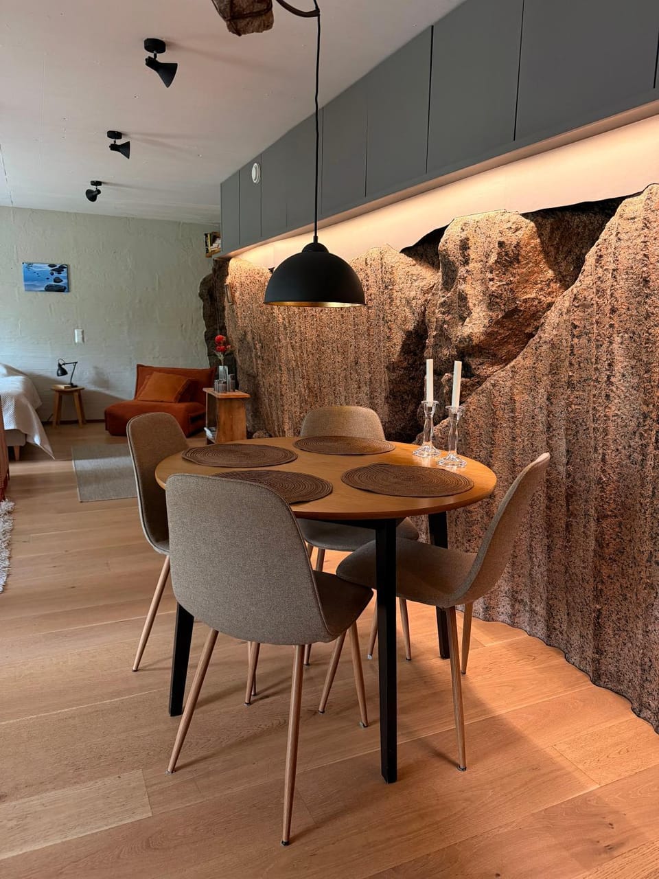 Granit, loft-asunto kallion syleilyssä, ilmainen parkki ja sauna Apartment in Uusimaa