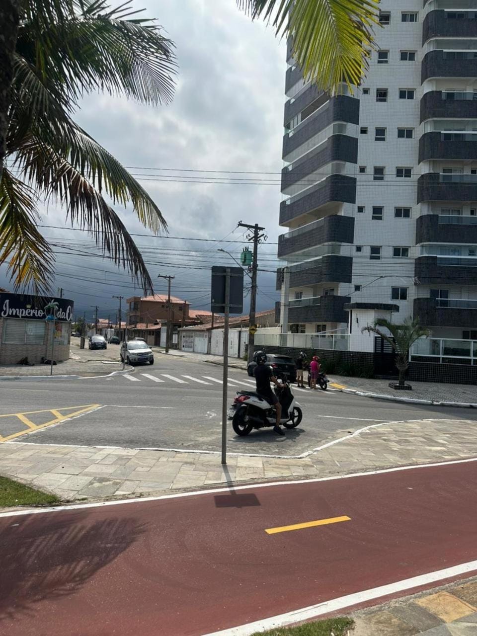 Sobrado Familiar - Wi Fi - Ar Condic - A 50M da Praia - Praia Grande House in State of São Paulo