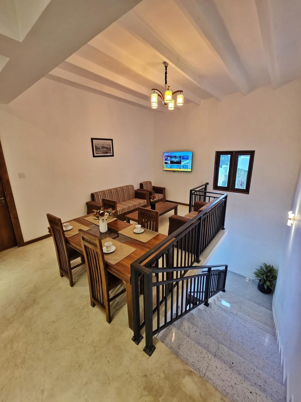 TV and multimedia, Living room, Seating area, Dining area