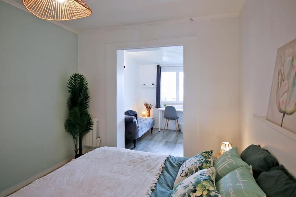 Bed, Photo of the whole room