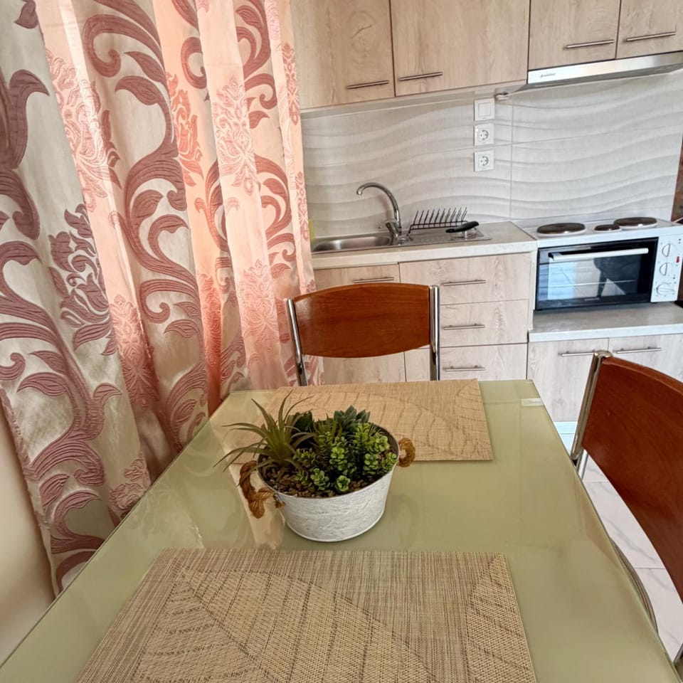 Kitchen or kitchenette, Living room, Seating area, Dining area, minibar, pet friendly