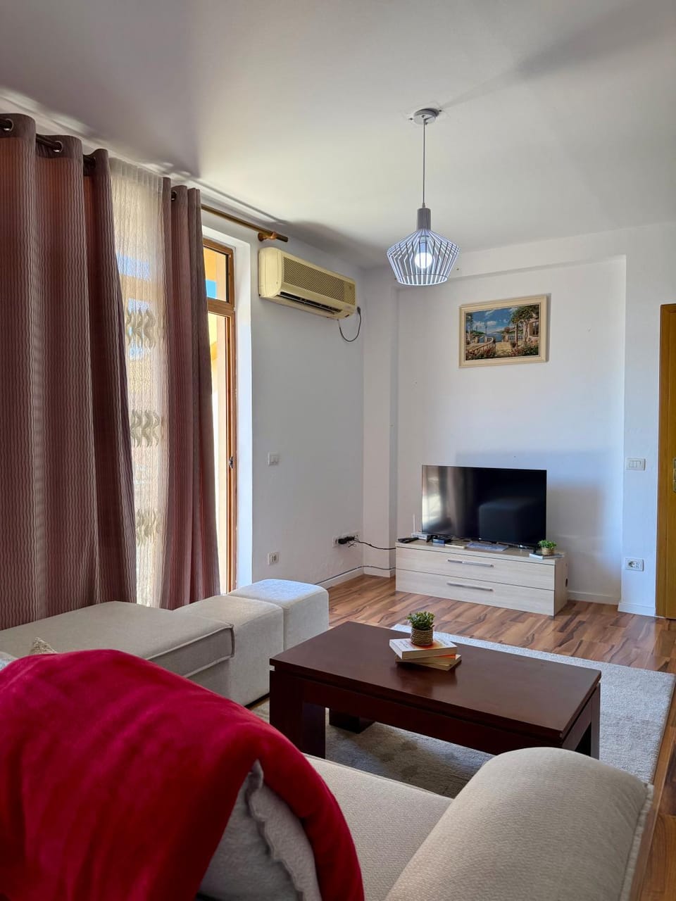 TV and multimedia, Living room, Seating area, air conditioner