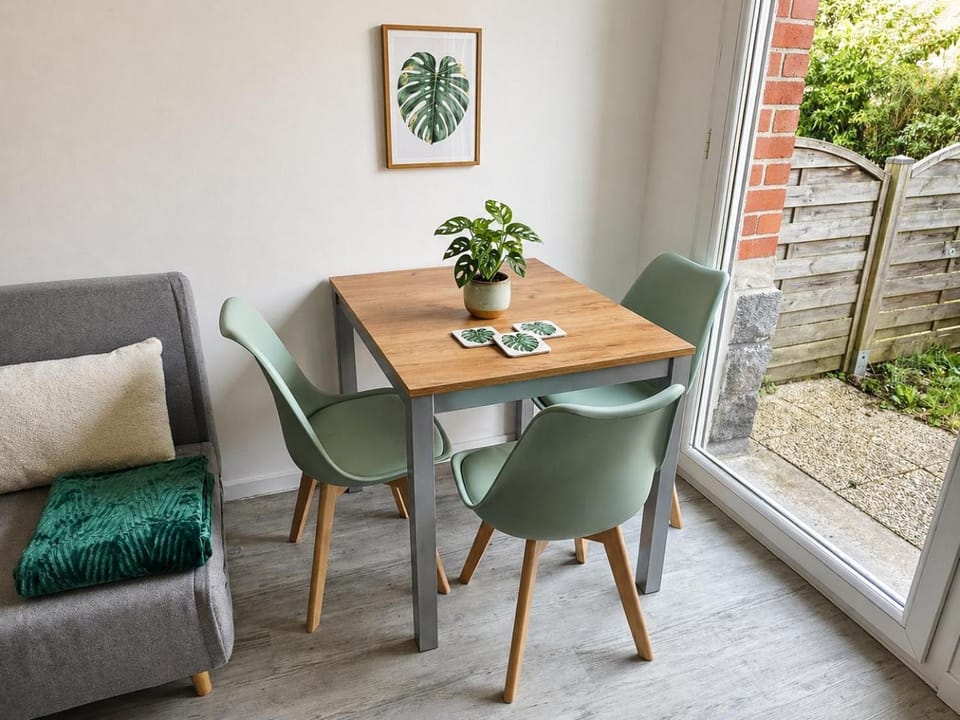 Seating area, Dining area