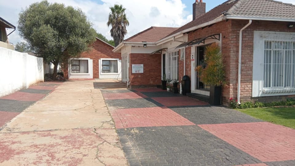 Medupi 2 Guesthouse Bed and Breakfast in Gauteng