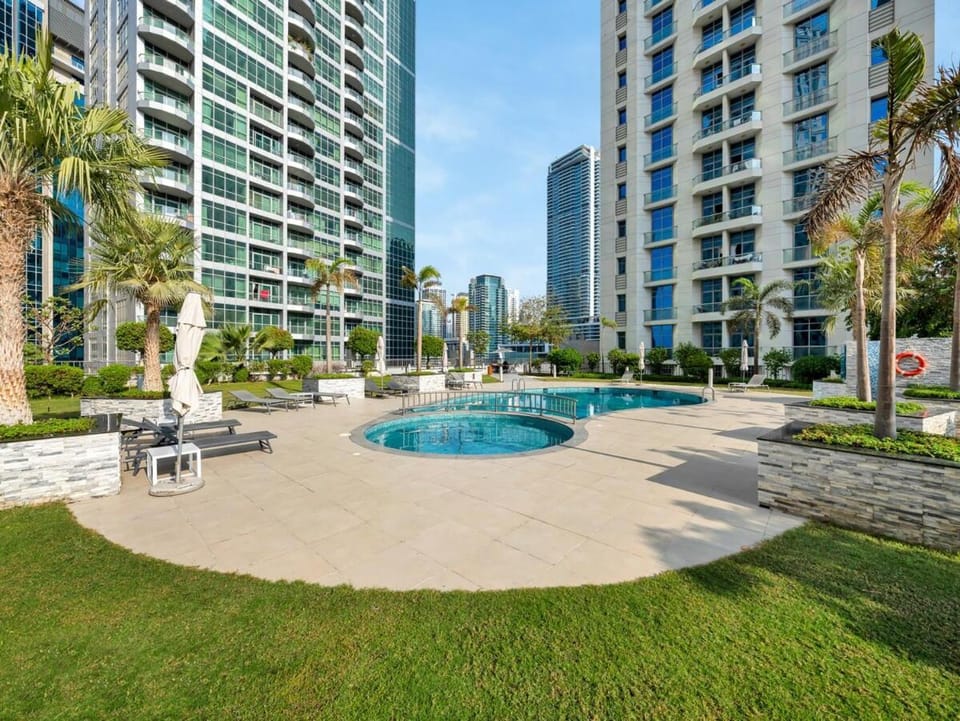 Front-Row Marina & Skyline Views Apartment in Dubai