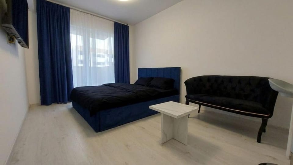85th Pool View Studio Apartment in Bucharest