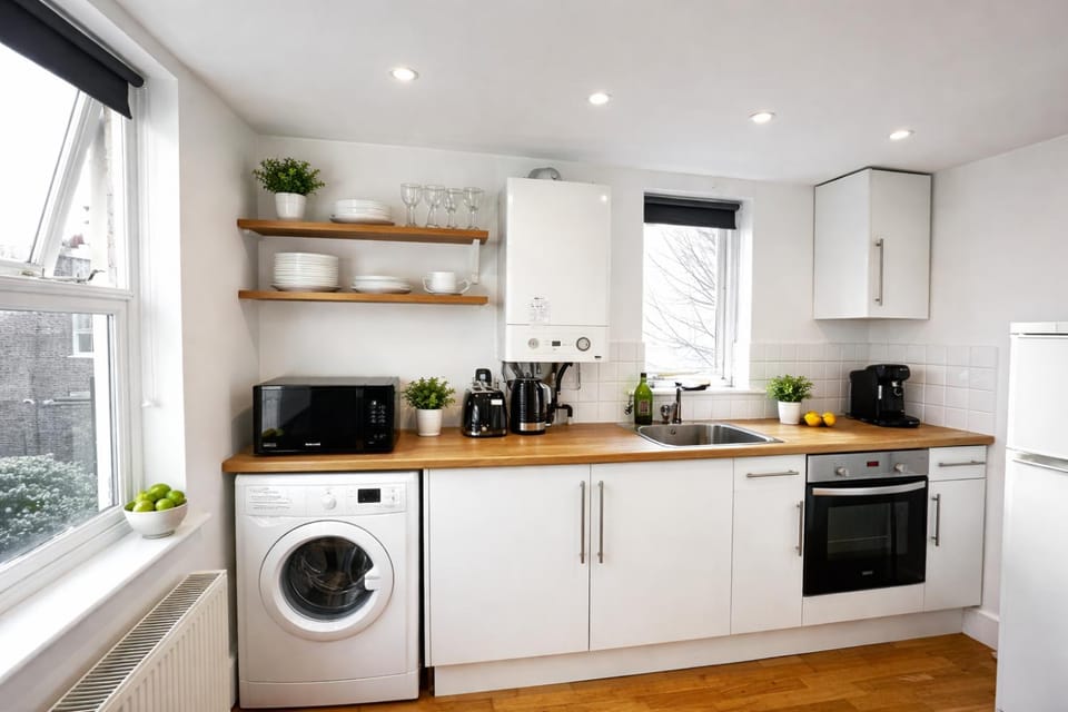 Shepherds Bush Central Studio Apartment in London