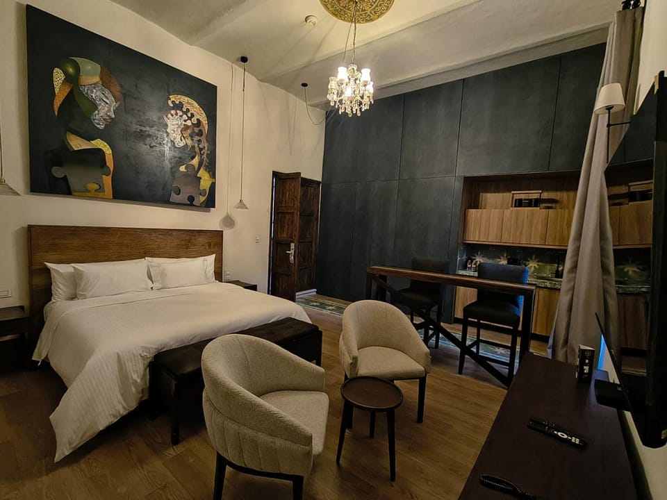 Bed, Living room, Photo of the whole room, Bedroom
