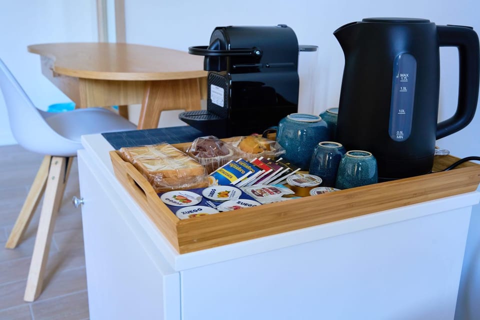Coffee/tea facilities, Breakfast