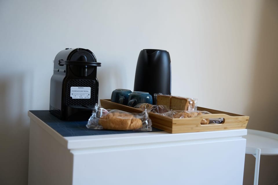 Coffee/tea facilities, Breakfast
