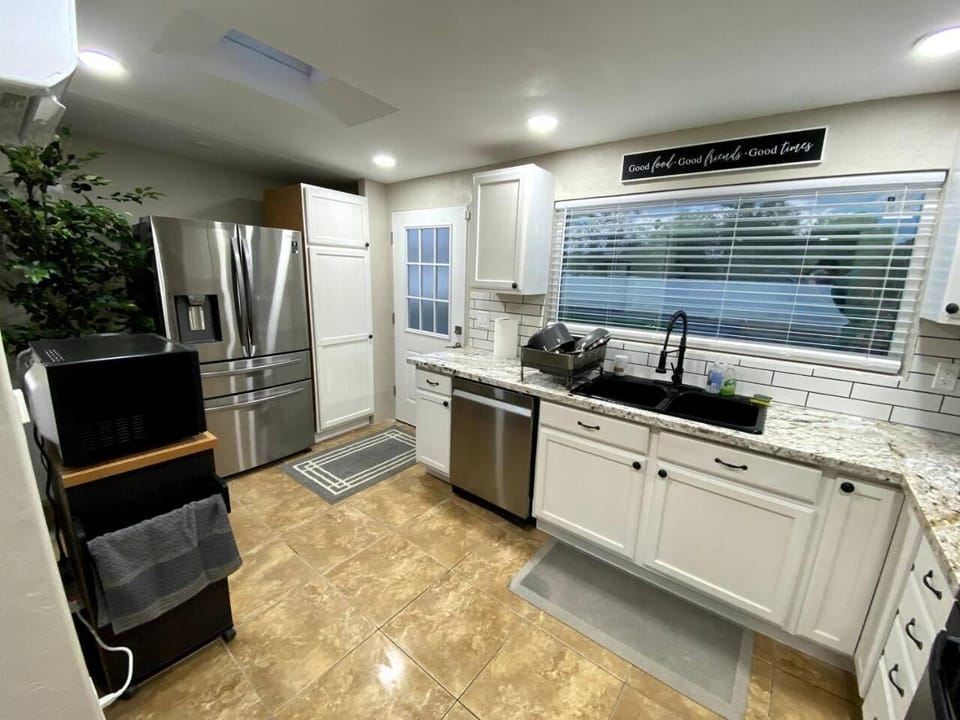 Kitchen or kitchenette, dishwasher, oven, pet friendly, stove