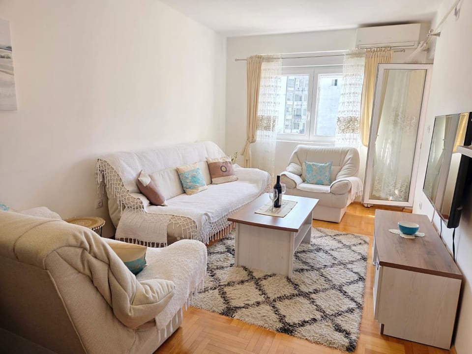 TV and multimedia, Living room, air conditioner