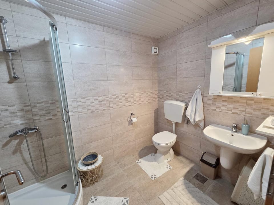 Shower, Toilet, Bathroom