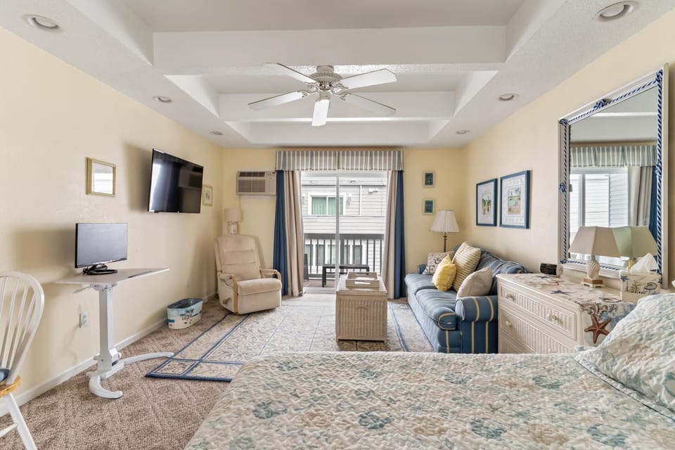 Romantic Couples' Retreat at Dominica Beach Studio Steps from Quiet Beach in Ocean City Apartment in Ocean City