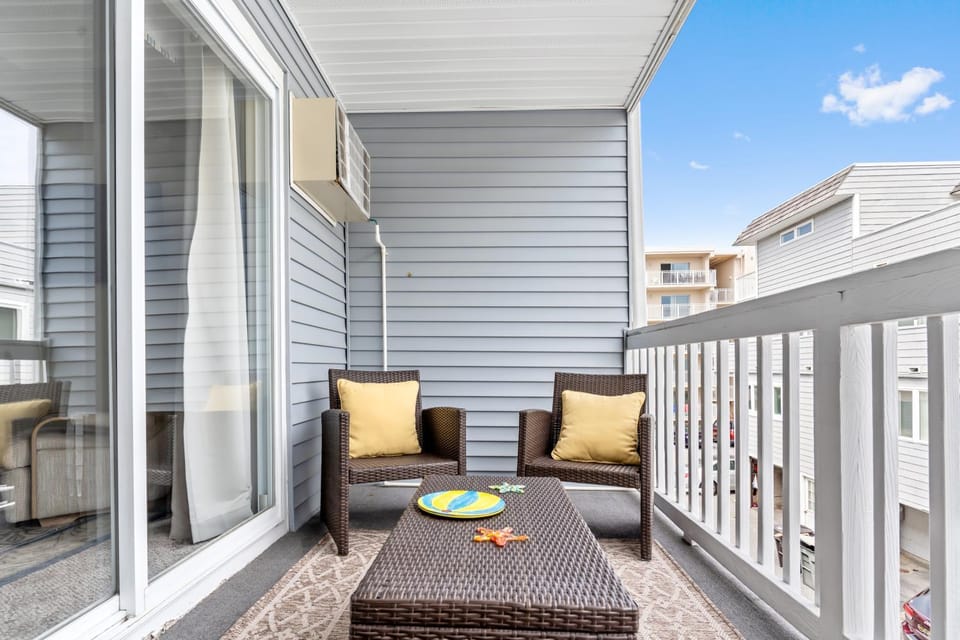 Romantic Couples' Retreat at Dominica Beach Studio Steps from Quiet Beach in Ocean City Apartment in Ocean City