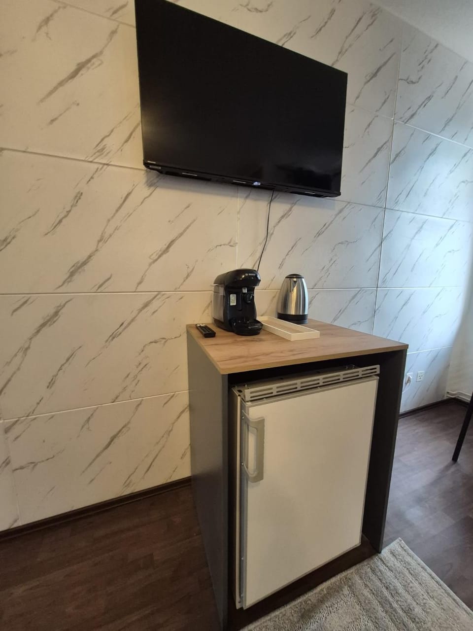 CityNest O5 Modern Black Suite Apartment in Hanover