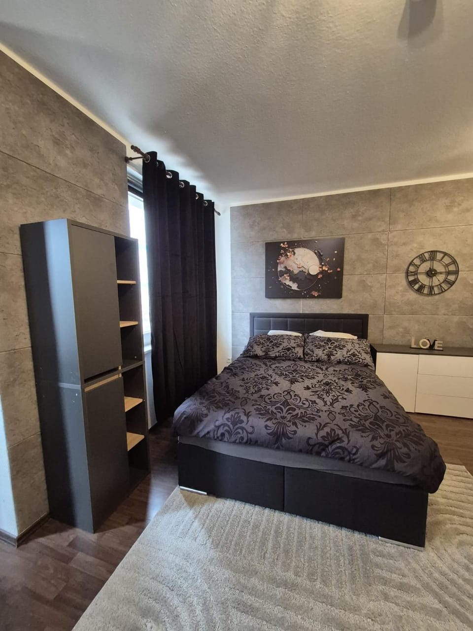 CityNest O5 Modern Black Suite Apartment in Hanover