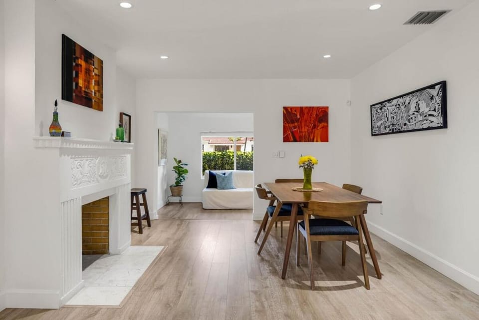 Living room, Decorative detail, Seating area, Dining area