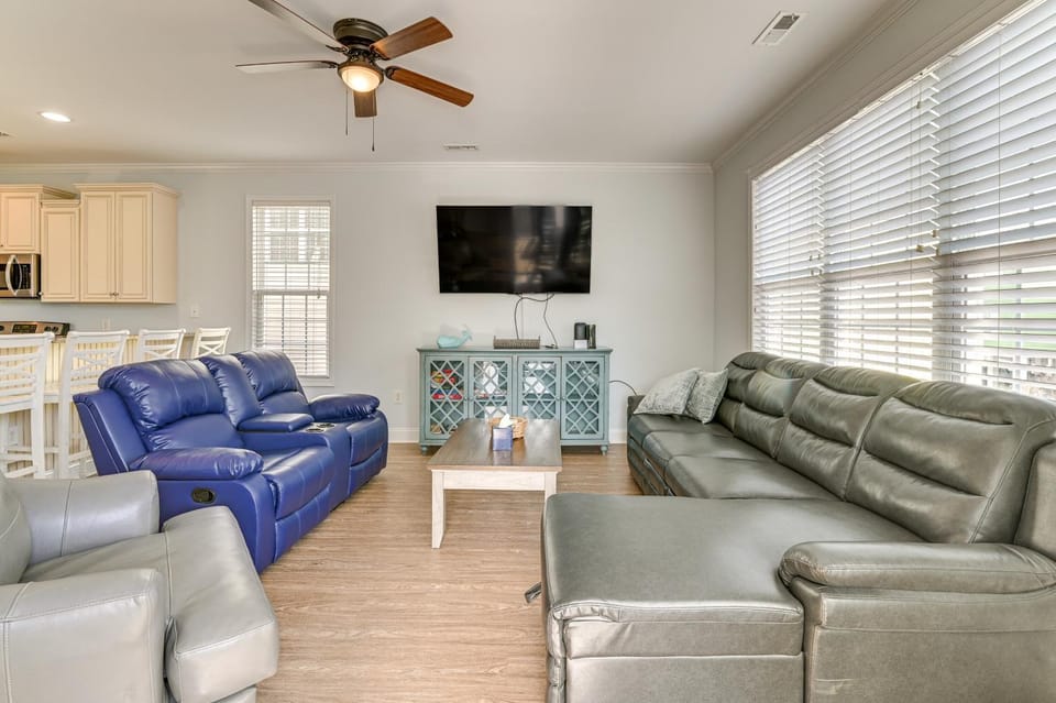 1 Block to Shore: Myrtle Beach Home w/ Pool Access House in Myrtle Beach