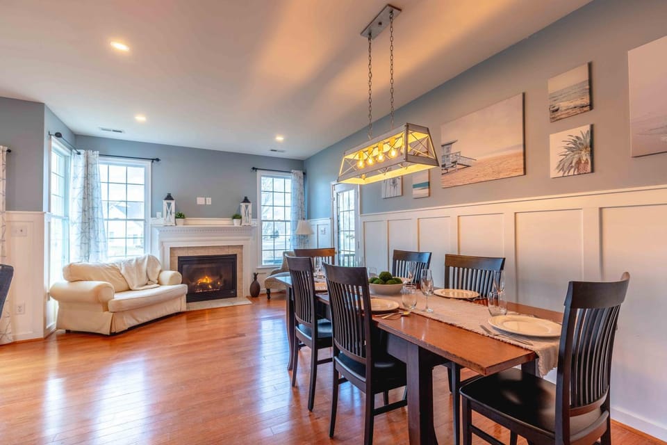 Dining area, fireplace, kitchen