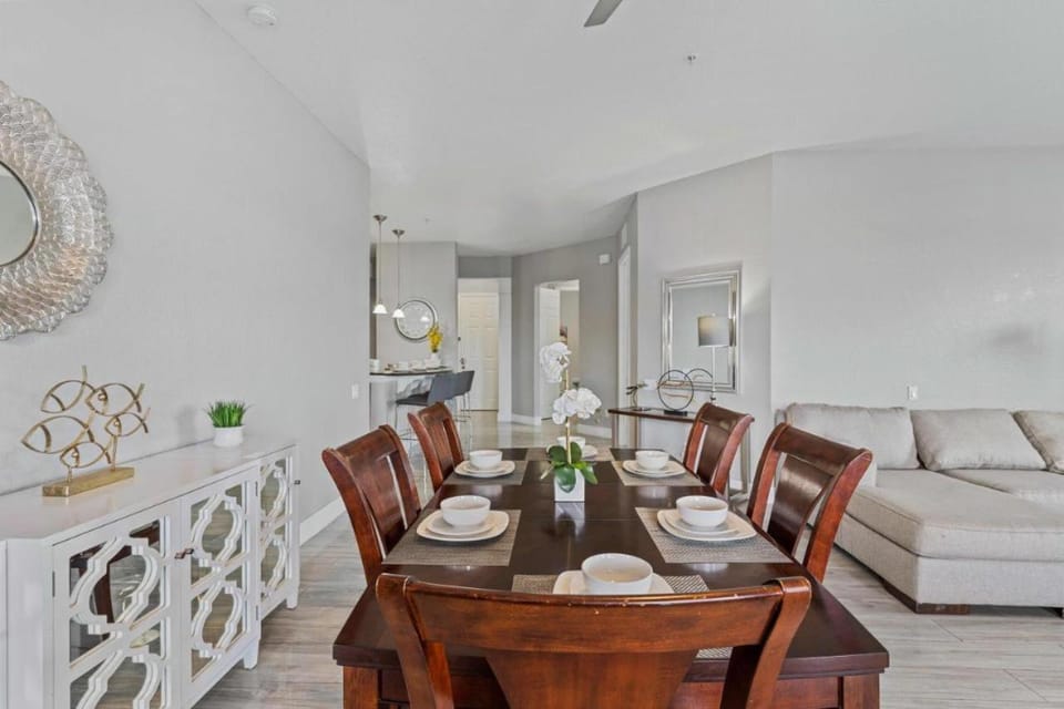 5048-407 Spacious Family Getaway with Balcony Apartment in Orlando