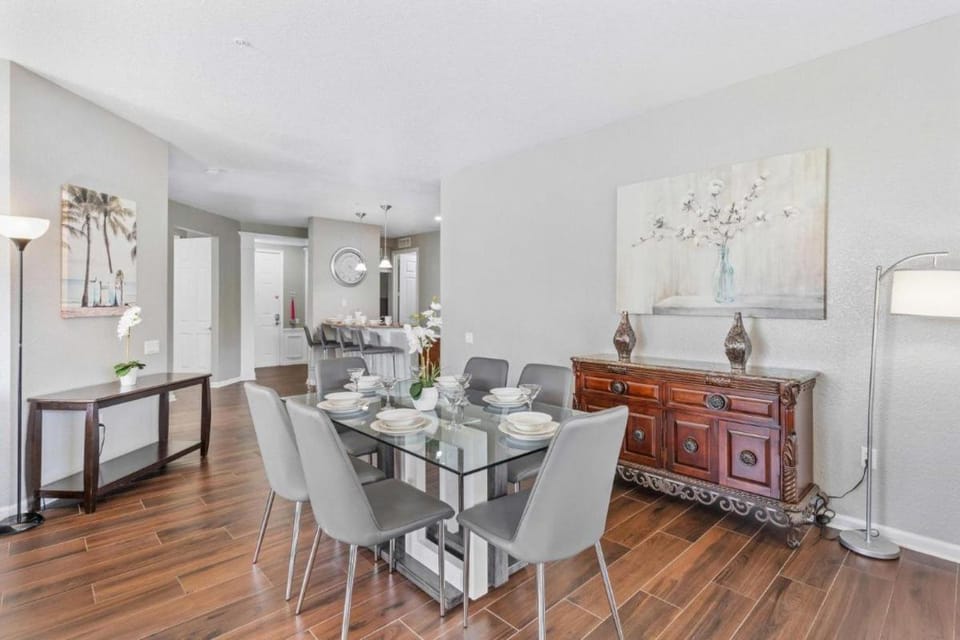 5049#203 Universal4BR Vista Cay Condo with Balcony Apartment in Orlando