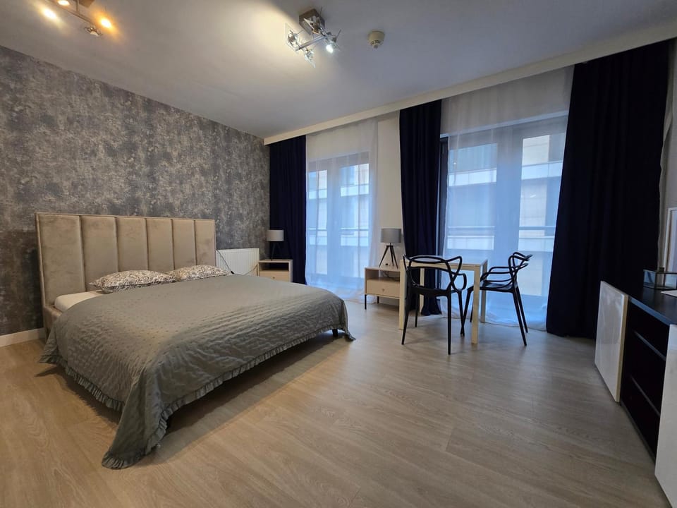 Bed, Seating area, Dining area, Bedroom