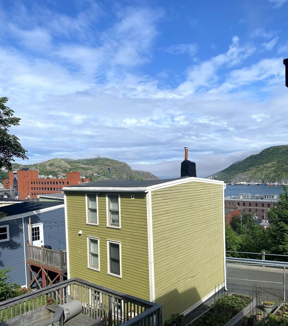 Gower Flat 2 Bed AC with Patio, Signal Hill View Apartment in St Johns