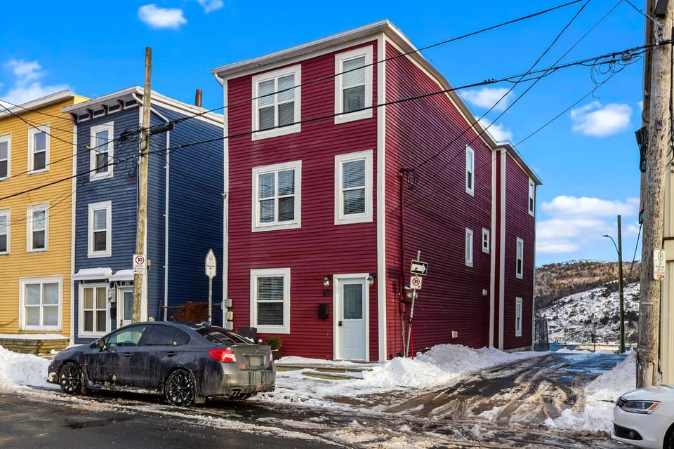 Gower Flat 2 Bed AC with Patio, Signal Hill View Apartment in St Johns