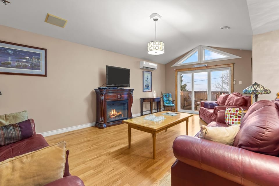 Spacious 5BR 45BA Coastal Home w Patio Fire Pit Apartment in St Johns