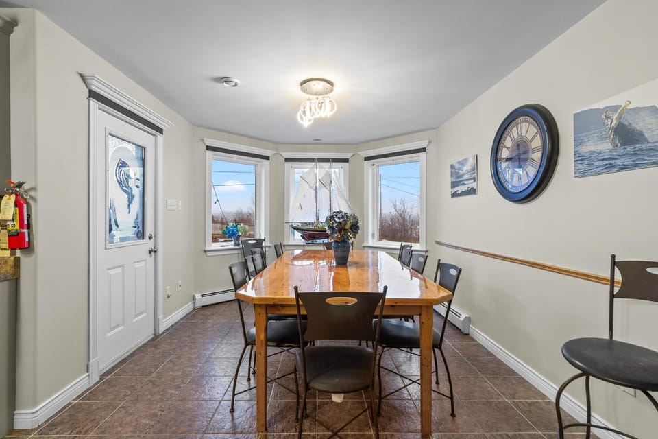 Spacious 5BR 45BA Coastal Home w Patio Fire Pit Apartment in St Johns