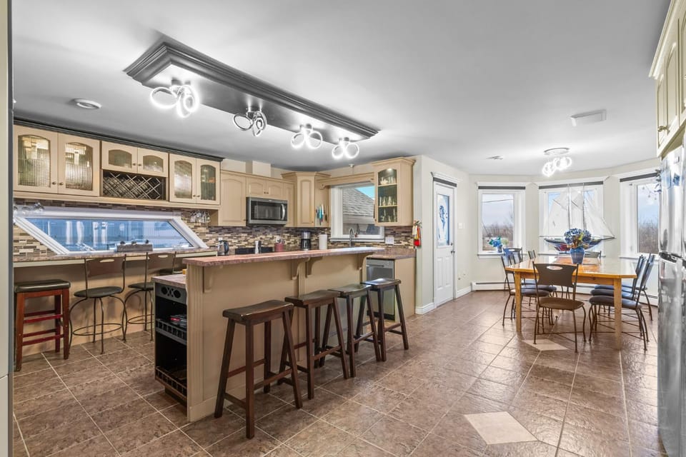 Spacious 5BR 45BA Coastal Home w Patio Fire Pit Apartment in St Johns