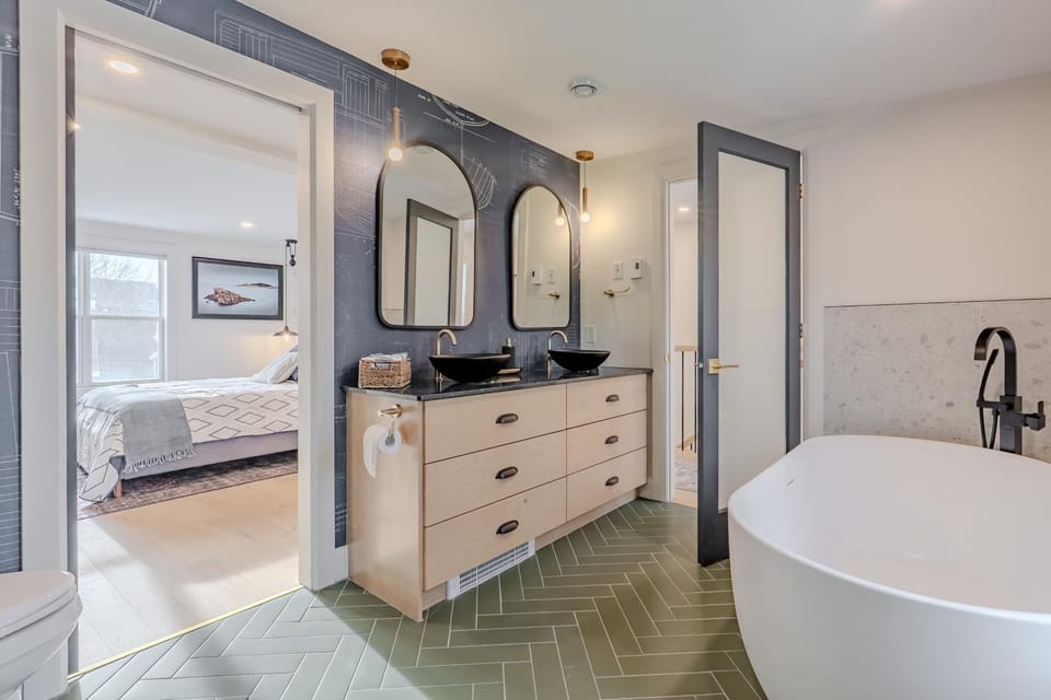 Bond Designer Home 3BR Parking Central DT House in St Johns