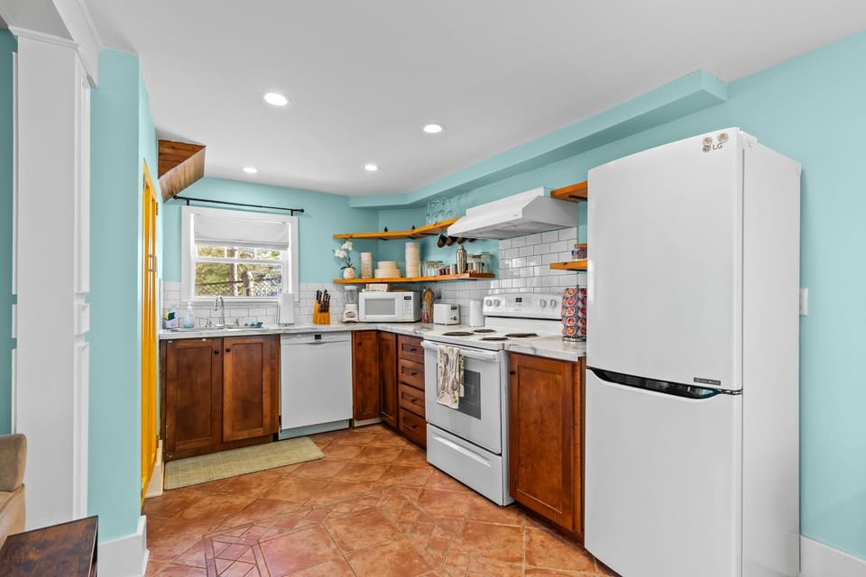Colonial Row 3B, Off-Street Parking, Private Patio House in St Johns
