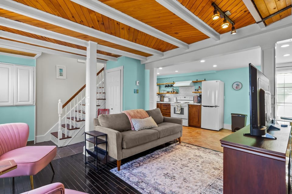 Colonial Row 3B, Off-Street Parking, Private Patio House in St Johns