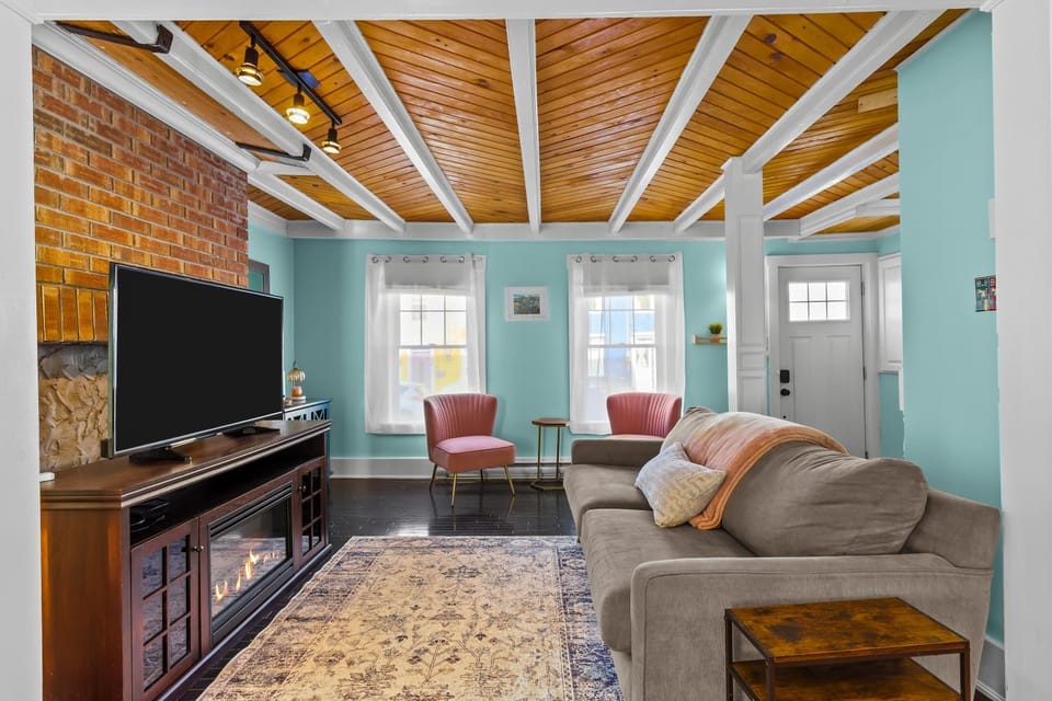 Colonial Row 3B, Off-Street Parking, Private Patio House in St Johns