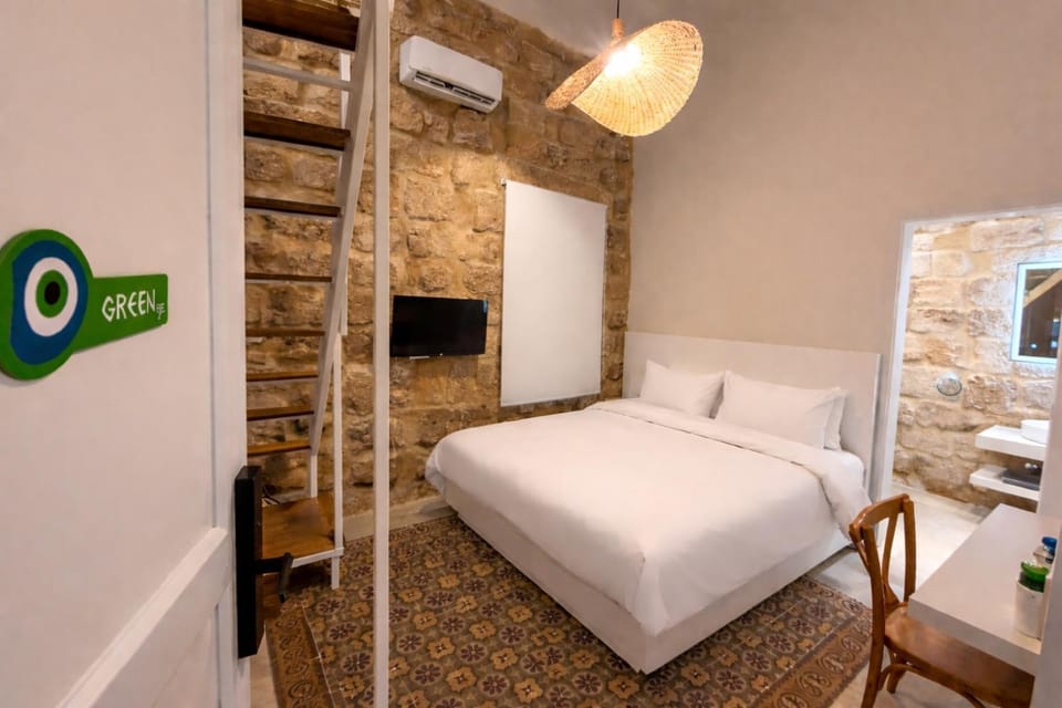 Bed, Photo of the whole room, Bedroom, wardrobe, air conditioner