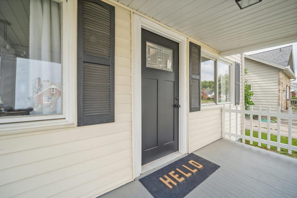 Great 30 days rental 3b 2 bath House in Mayfield Heights