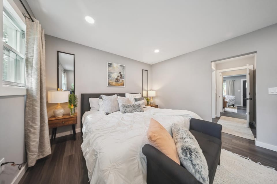 Great 30 days rental 3b 2 bath House in Mayfield Heights