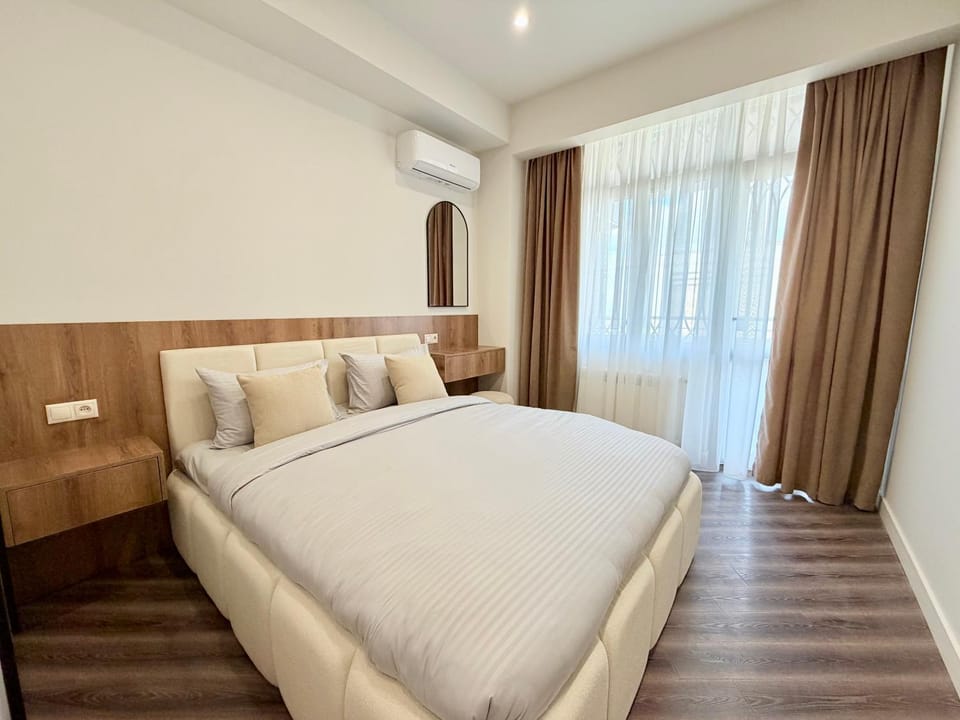 Bed, Photo of the whole room, Bedroom, air conditioner