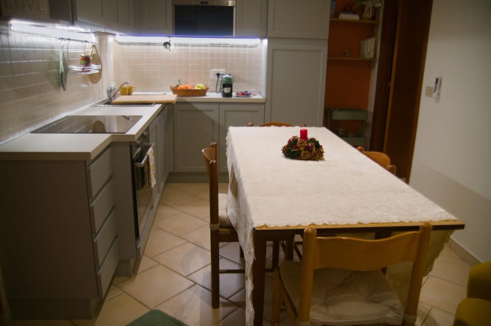 Kitchen or kitchenette, Dining area, dishwasher, oven, stove