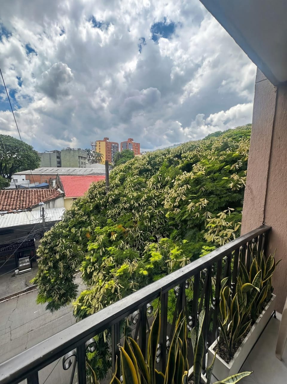 Habitación con balcón - San Fernando - Estadio Vacation rental in Cali