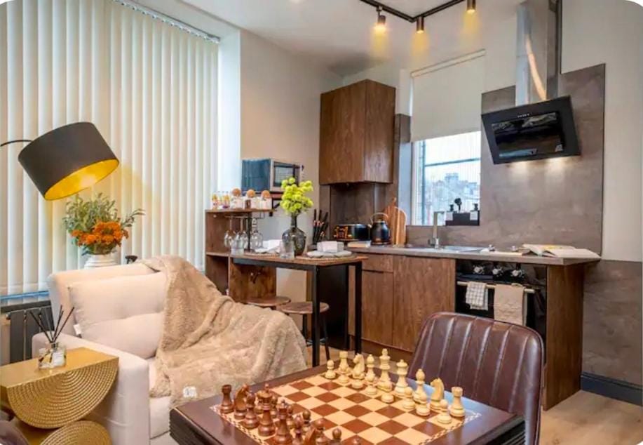 The Copper Cove Japanese Soaktub Retreat Apartment in Bradford