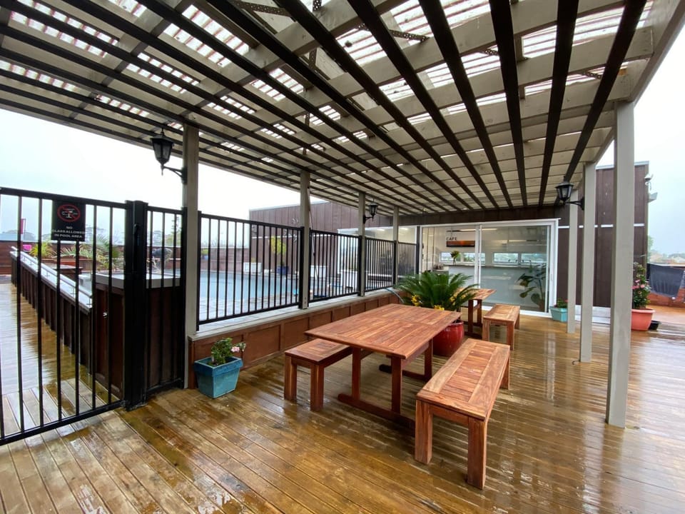 Property building, Patio, Balcony/Terrace, Dining area